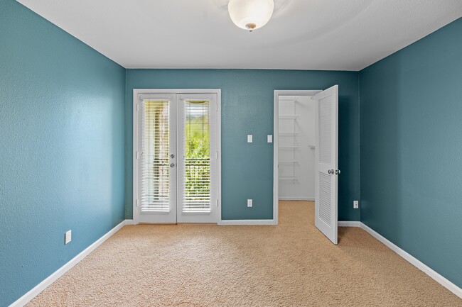 Building Photo - 5514 Beverly Hill St