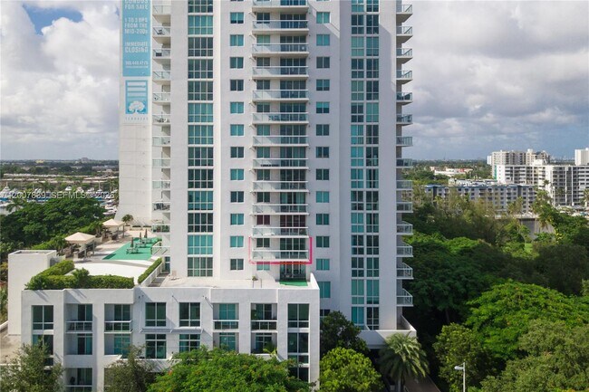 Building Photo - 1871 NW S River Dr