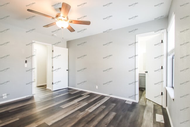 Building Photo - 407 W 35th Pl