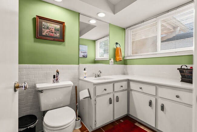Building Photo - Furnished 3 Bedroom Lakewood Home with Lake View