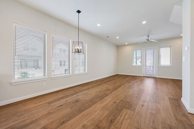 Building Photo - 6317 Brighton Oaks Ln