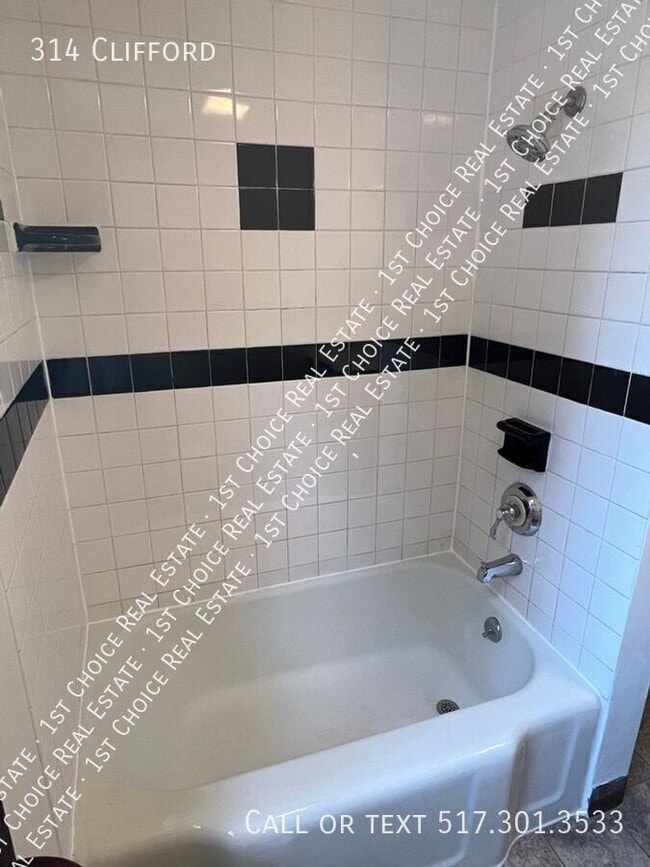 Building Photo - 314 Clifford-