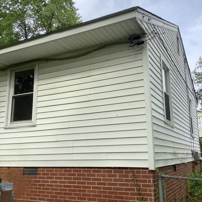 Building Photo - 1525 Tucker St