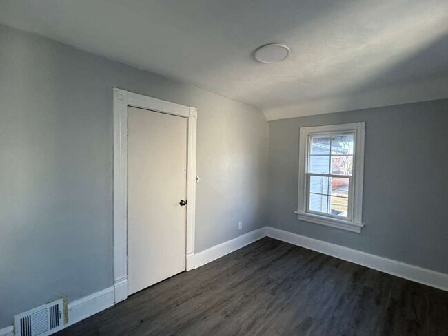 Building Photo - Spacious Corner-Lot Opportunity in Lorain!