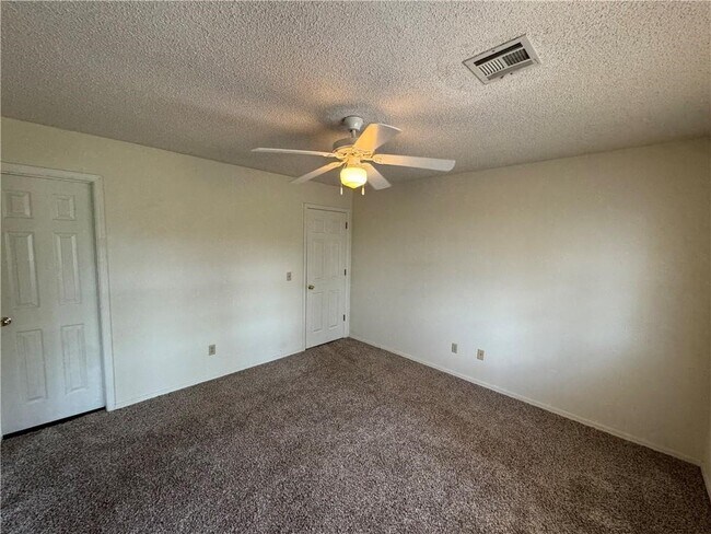 Building Photo - 314 S 11th Pl