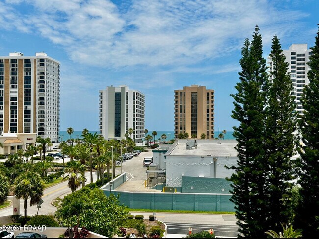 Building Photo - 1 Oceans W Blvd