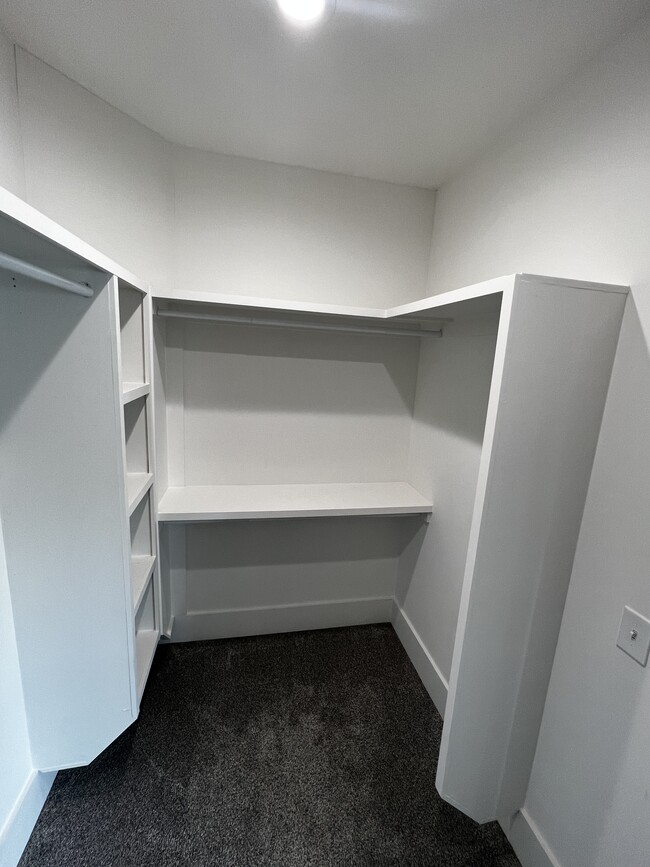 Building Photo - 1072 Zophi St