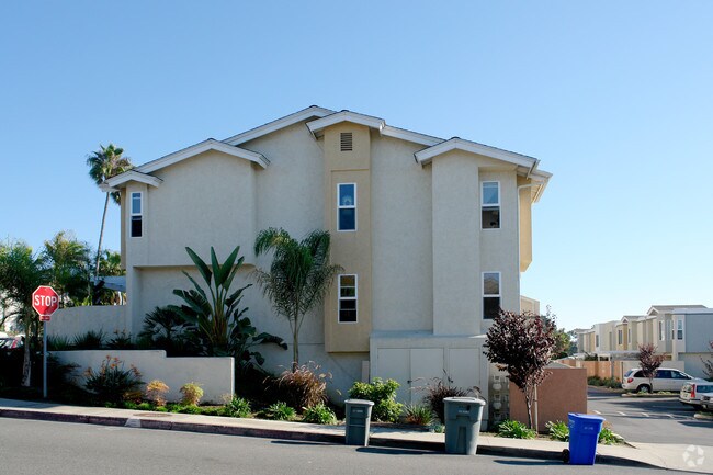 Building Photo - 2140 Orinda Dr