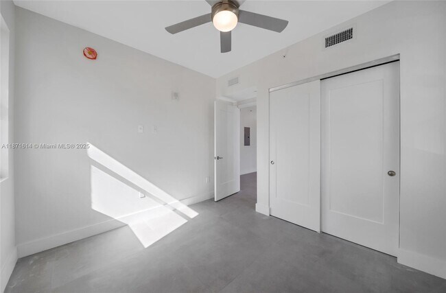 Building Photo - 1536 NW 15th Ave