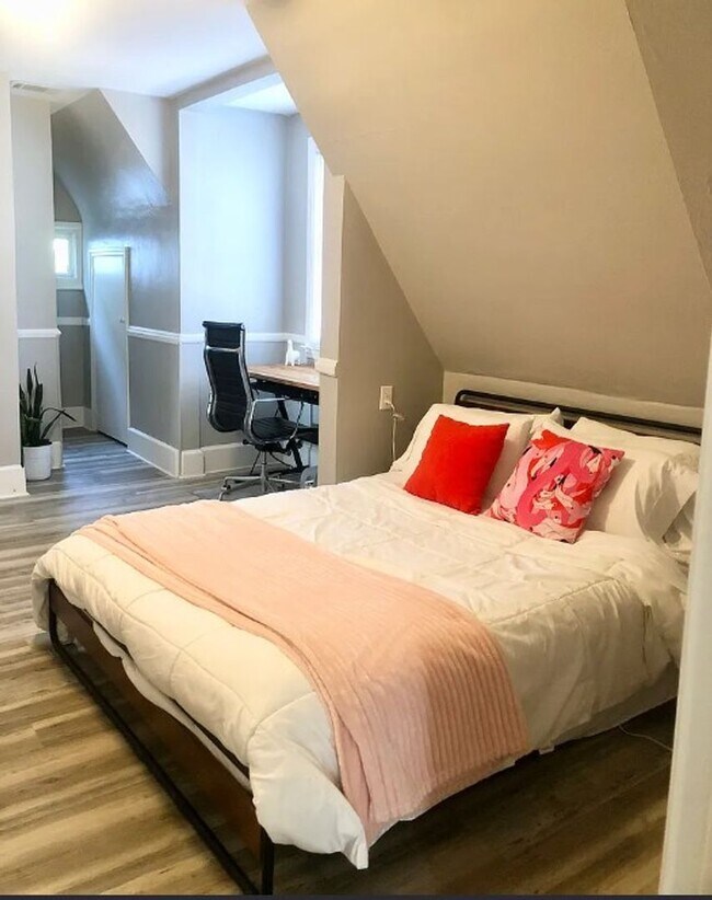 Building Photo - Midtown Retreat