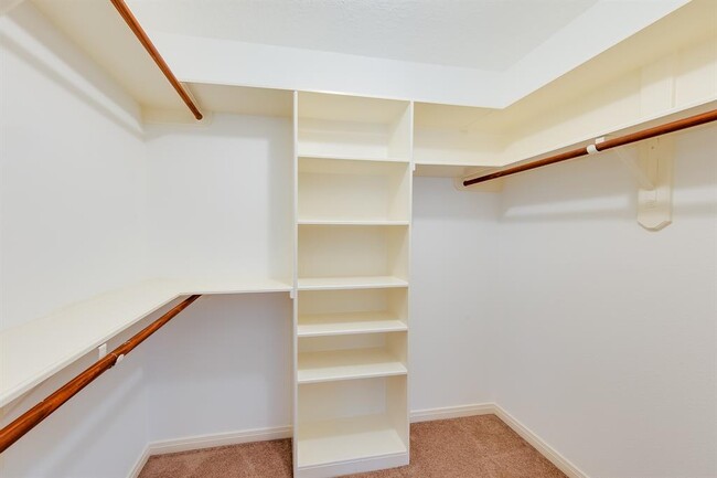 Building Photo - 6103 France Ln