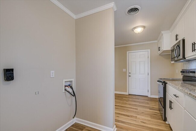 Building Photo - 2620 Lumpkin Rd