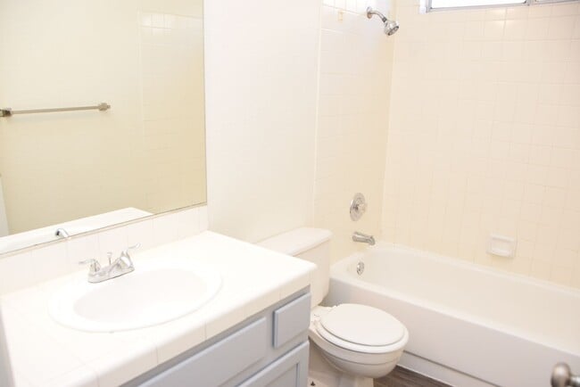 Building Photo - NORTHWEST - 2 STORY HOME - 4 BEDROOMS