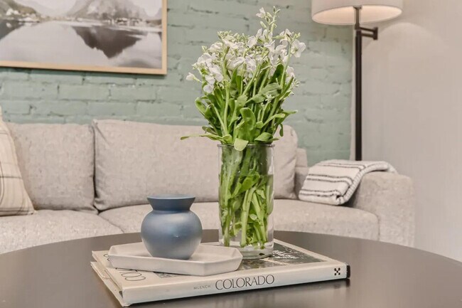 Building Photo - 2805 E 16th Ave