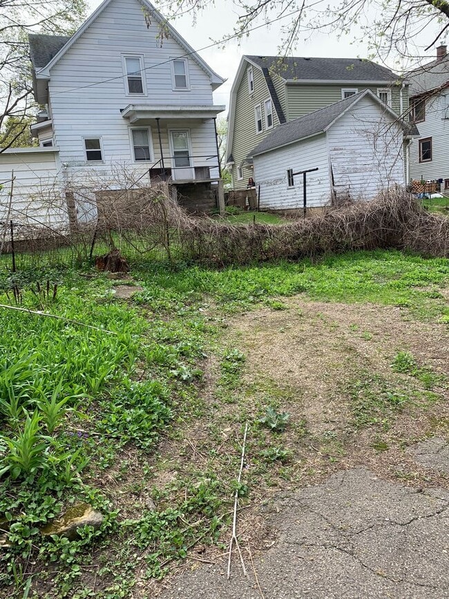 Building Photo - 418 S Orchard St