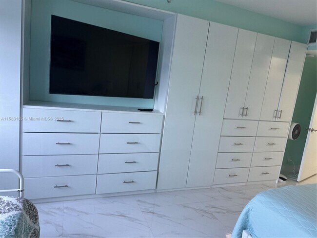 Building Photo - 2501 S Ocean Dr