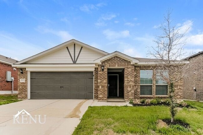 Building Photo - 2013 Hialeah Dr