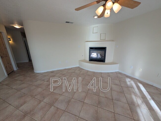 Building Photo - 511 Eugene Ct SE