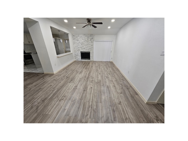 Building Photo - Gorgeous One Story Home in Sugar Land, TX