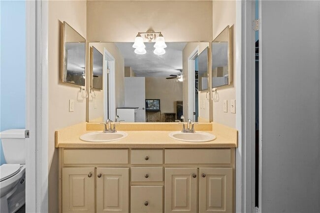 Building Photo - 547 Picketts Bend Cir