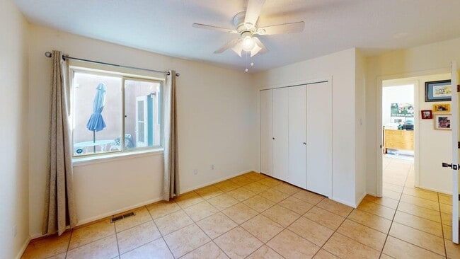 Building Photo - Gardeners dream