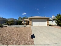 Building Photo - 3 Bedroom Single Story Home Near Unser Blv...
