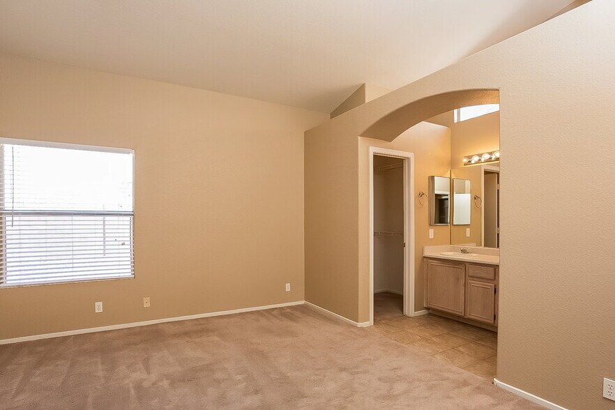 Building Photo - 6620 Peony Bush Dr