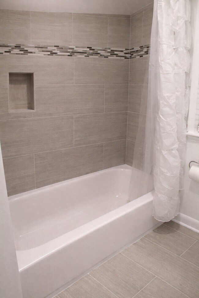 Building Photo - 734 Burgess Ave