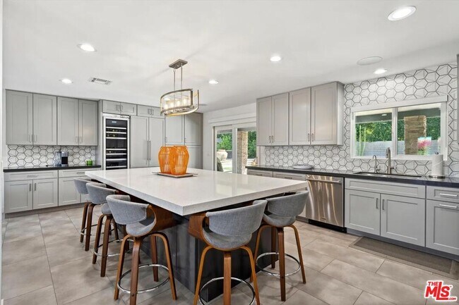 Building Photo - 74085 Old Prospector Trail