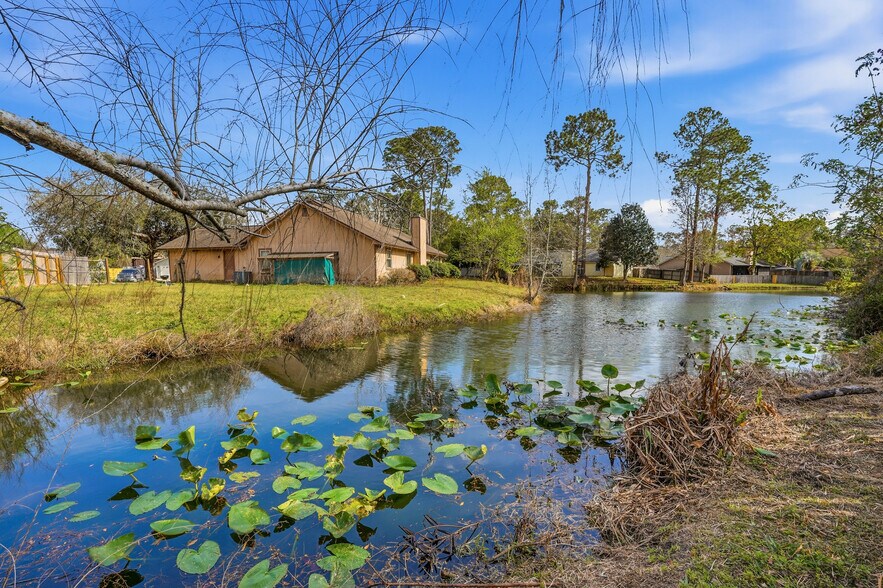 Building Photo - 11149 Losco Junction Dr S