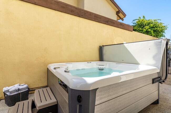 Building Photo - 3810WH - The Hemlock Hideaway | 4 Bed 2.5 ...