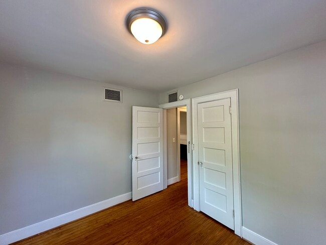 Building Photo - WILMINGTON - Sunset Park - Great location!...