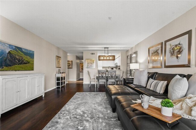 Building Photo - 13917 Fairway Island Dr