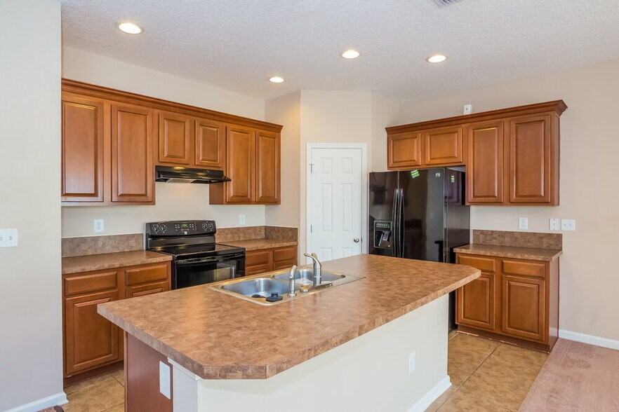 Building Photo - 6177 Casterbridge Rd