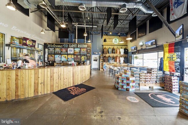 Building Photo - 43805 Middleway Ter