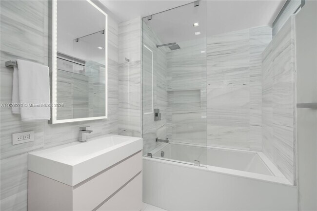 Building Photo - 321 Ocean Dr
