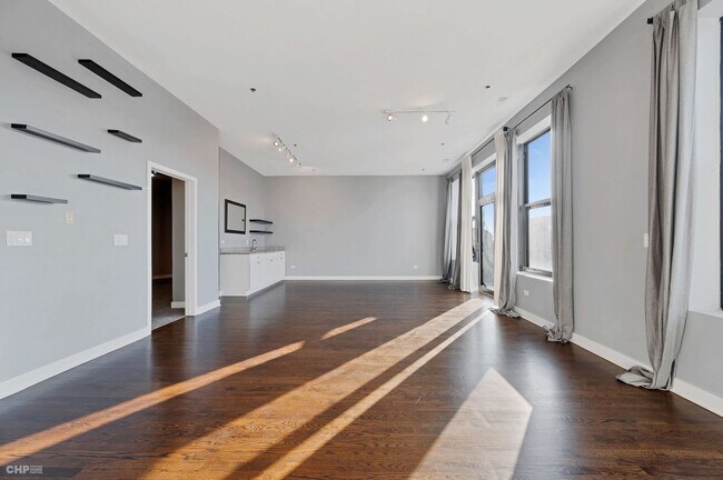 Building Photo - 2 S Leavitt St