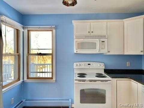 Building Photo - 10 Greenhouse Ln