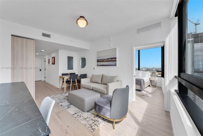 Building Photo - 225 N Miami Ave