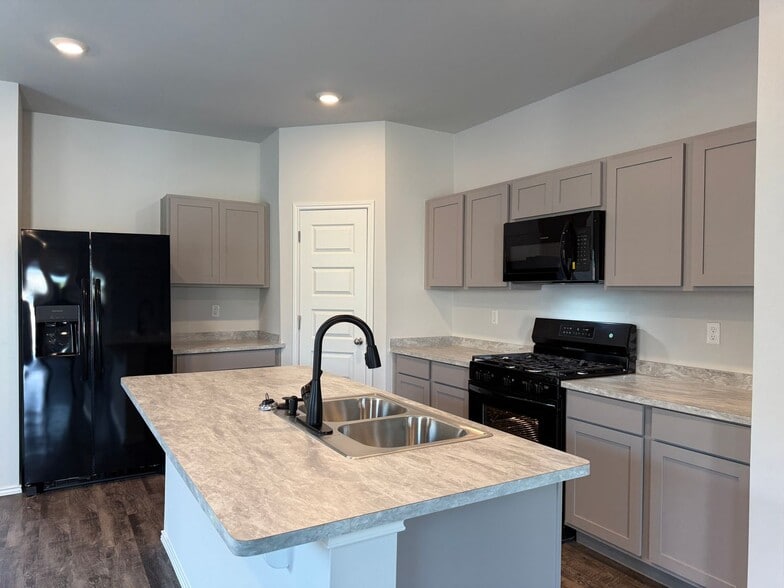 Building Photo - 9516 Gray Wolf Ln
