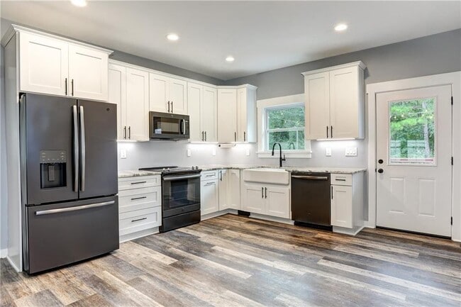 Building Photo - 623 Sweetwater Creek Dr