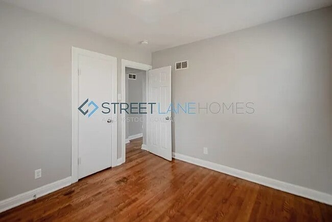 Building Photo - 3825 Melba Pl