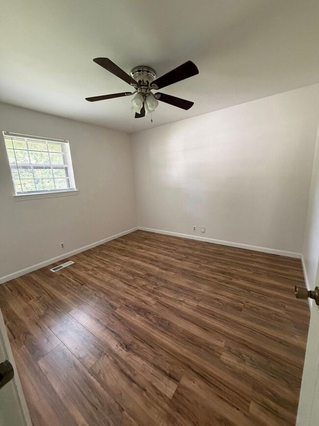 Building Photo - 3BR Rental in Quiet Fort Oglethorpe Neighborhood – Minutes from Battlefield Parkway & Chickamauga...
