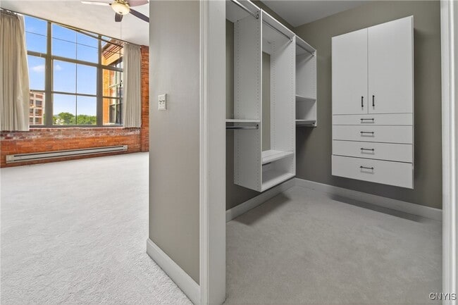Building Photo - 526 Plum St