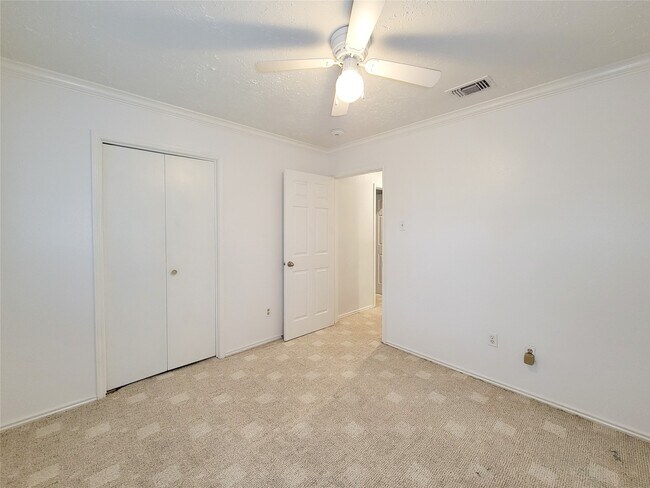 Building Photo - 3610 Honey Creek Dr