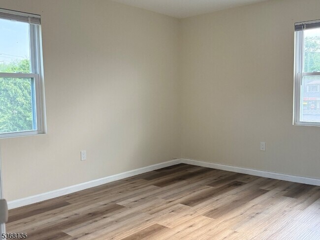 Building Photo - 14 US-206