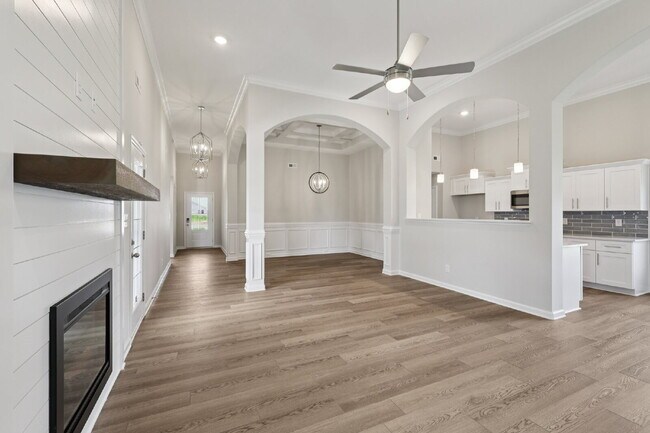 Building Photo - 383 Kingland Ln