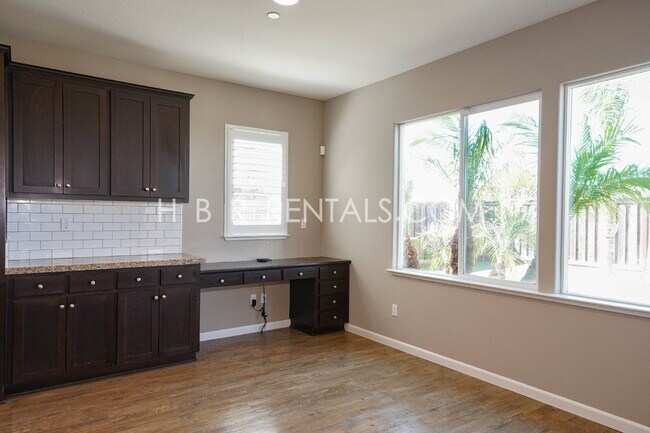 Building Photo - 906 River Bend Dr