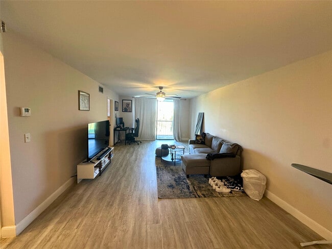 Building Photo - 2420 Deer Creek Country Club Blvd