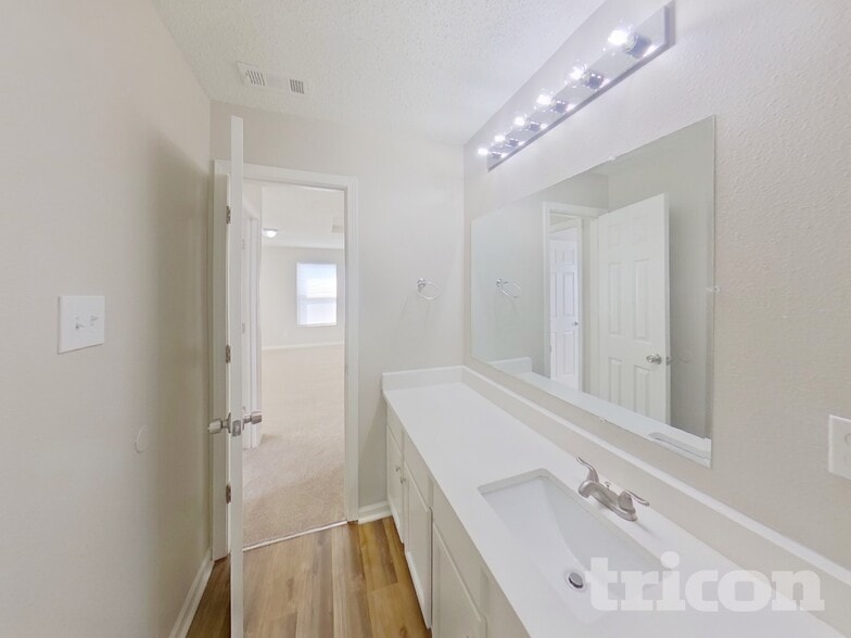 Building Photo - 2028 Dunsmore Ln